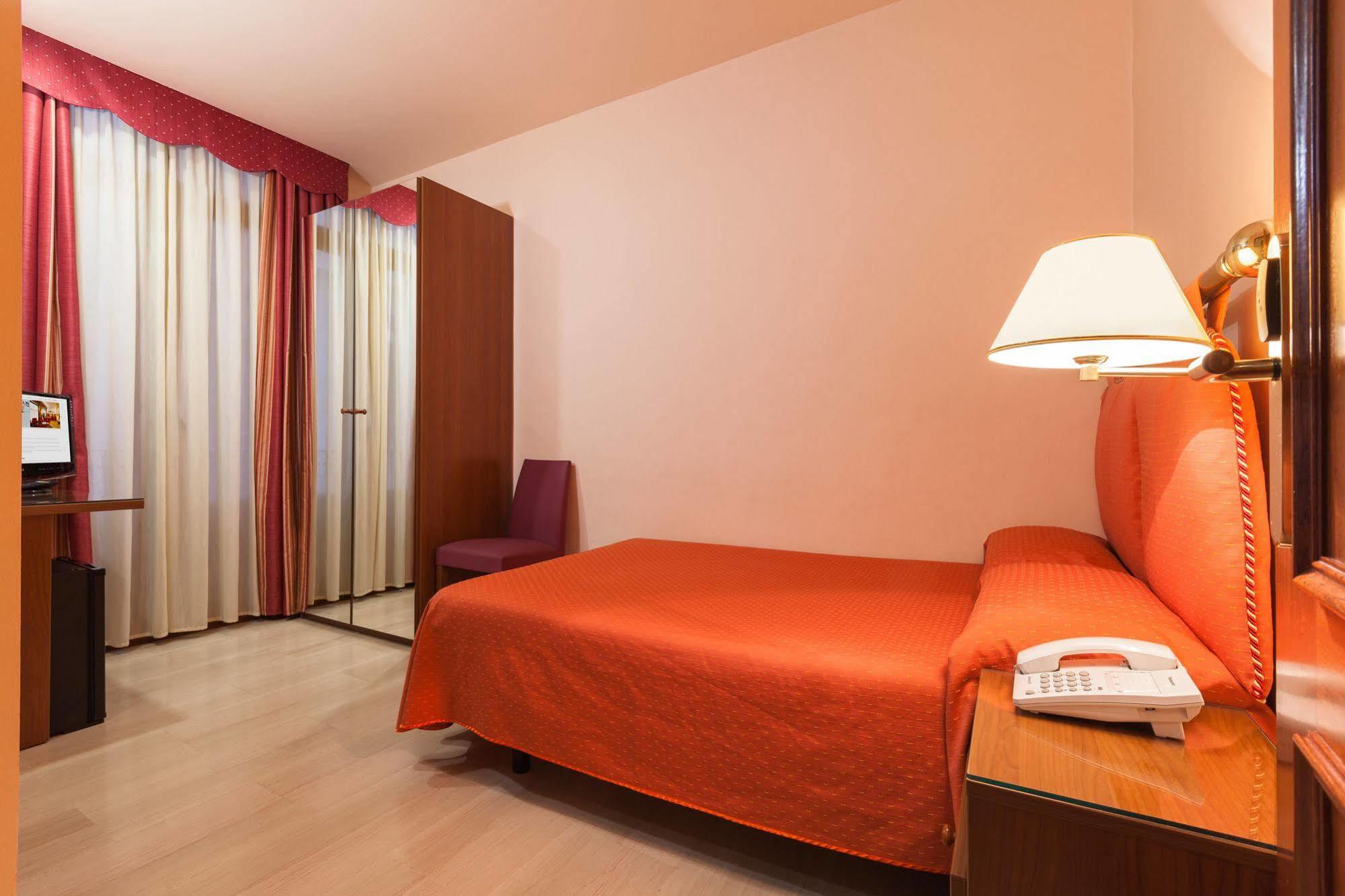 Alba Hotel Barcelona Buitenkant foto